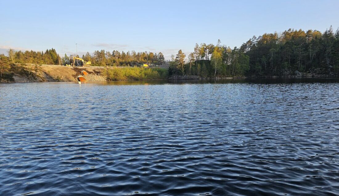 I Krogevannet i Agder er det påvist svært høye kloridkonsentrasjoner og oksygenmangel i bunnvannet. (Foto: Tobias Karlsson / Norconsult)