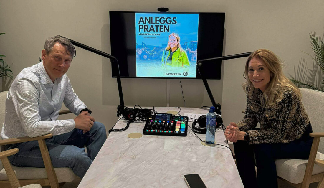 MEF har nå publisert femte podkasten i serien «Anleggspraten». Her kan du høre MEF-sjefen Julie Brodtkorb i samtale med Svein Thompson fra Stakeholder. (Foto: MEF)