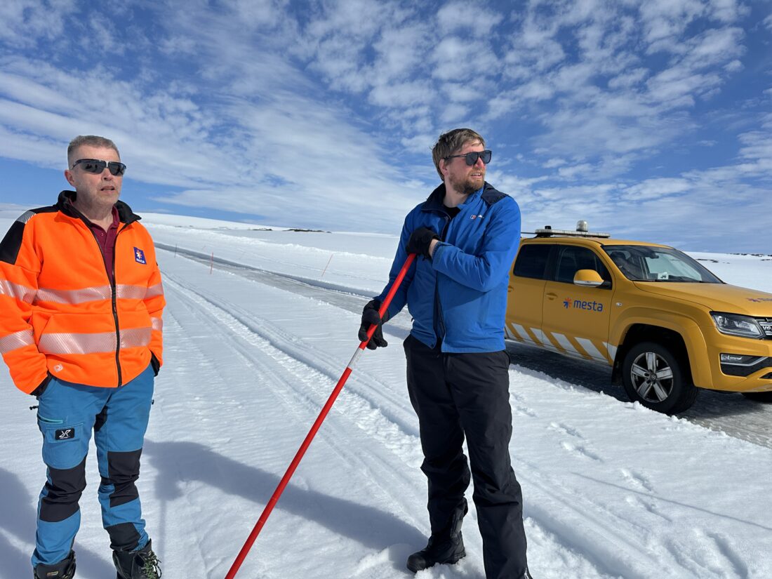 Geir Aslaksen, Mesta, og Robin Nilsen, Nervei veilag. (Foto: Mesta)