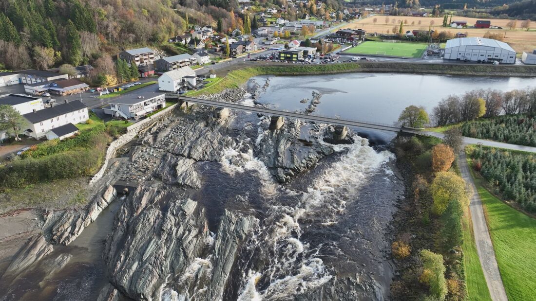 Flomvollen i Vuku. (Foto: Arne Jørgen Kjøsnes/NVE)