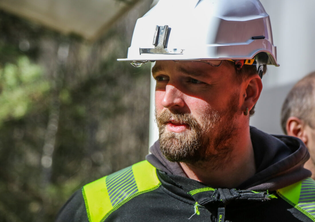 Man bør nok være både mentalt og fysisk sterk for å kunne jobbe inne i en slik tunnel, ifølge anleggsleder Michael Selbo i Bleikvassli Gruber. (Foto: Runar F. Daler)