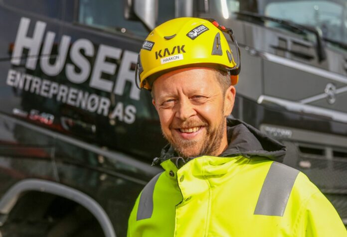 Daglig leder Haakon Huser synes det er utrolig gøy å se utviklingen til lærlingene