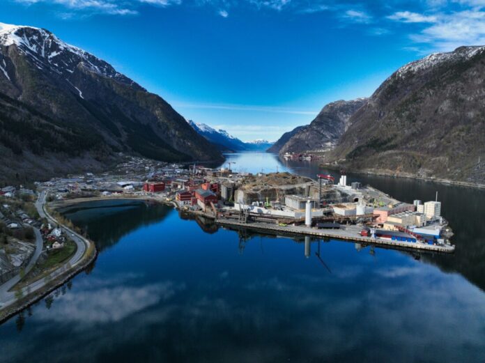 Bolidens sinkfabrikk i Odda har de senere årene gjennomgått en vesentlig ombygging og fornying. (Foto: Boliden Odda)