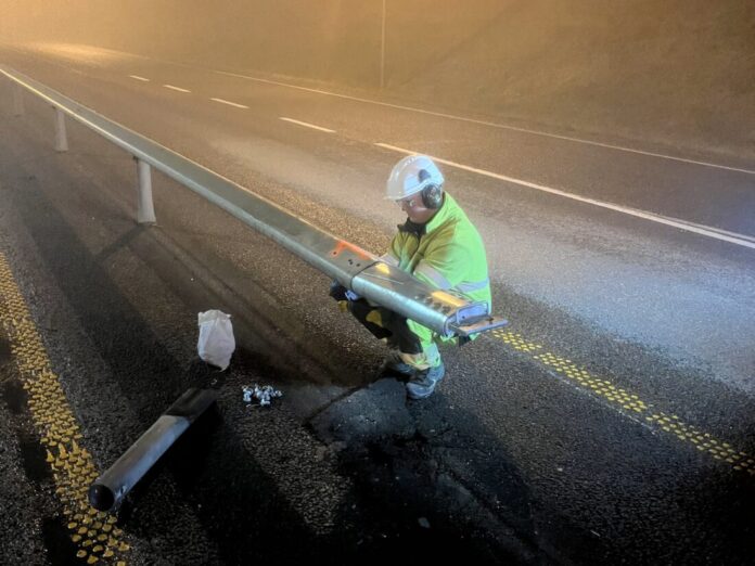 Nødåpninger som er montert i midtrekkverket på E18 ved Ørje