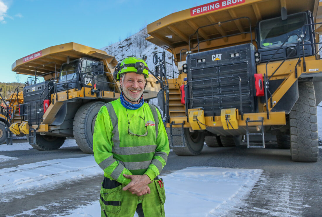 Den allsidige verktøymakeren og dreieren lager deler til det meste, også enorme tipptrucker. (Foto: Runar F. Daler)