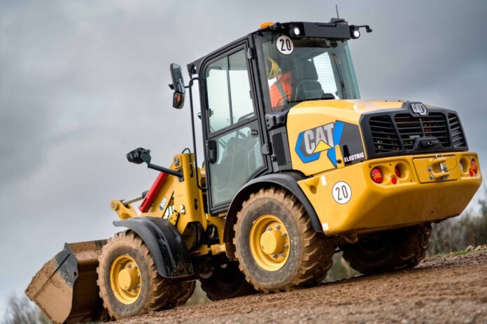 Cat 906 Electric er en kompakt hjullaster med batterikapasitet på 64 kWh og en driftsvekt på 6