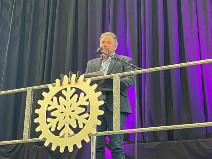 Øystein Hope, styreleder i Maskinentreprenørenes Forbund (MEF), ønsket deltakere og utstillere velkommen til tre dager med Arctic Entrepreneur. (Foto: Njål Hagen)
