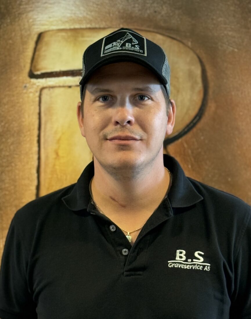 Daglig leder Bjarne Solli er veldig godt fornøyd med kontrakten. (Foto: B.S Graveservice)