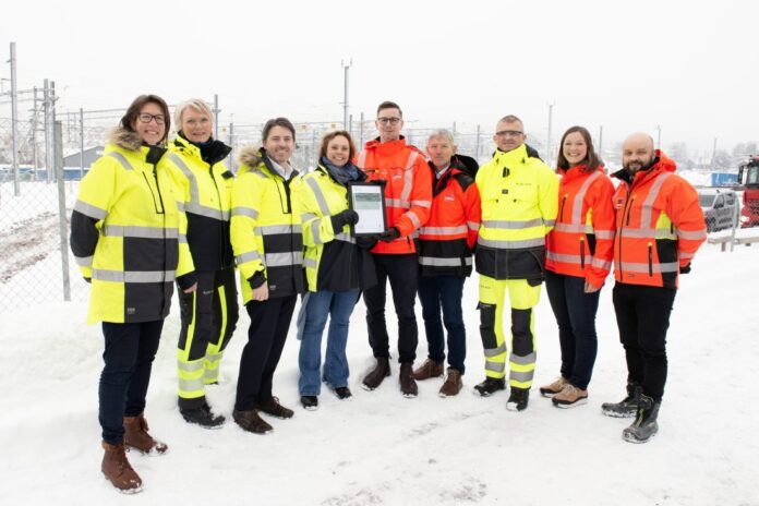 Onsdag 14. februar ble det gode Breeam-resultatet markert i Drammen. Fra venstre: Lise Backer (Bane NOR)
