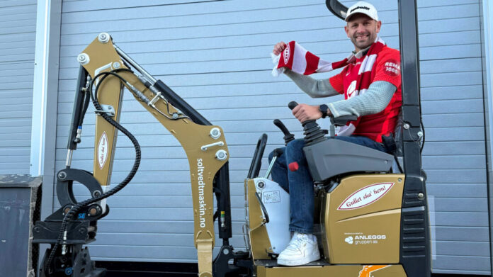 I lykkerus etter forrige helgs serierunde i Eliteserien bestilte Brannsupporteren Rudi Soltvedt