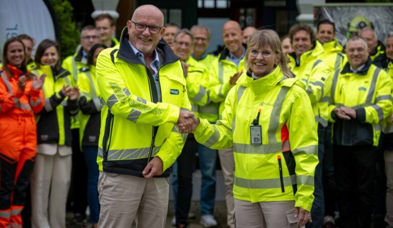 Onsdag 25. juni signerte Nye Veier AS og Hæhre Entreprenør AS kontrakten for utbyggingen av ny E6 fra Ranheim til Sveberg i Trøndelag. Gudmund Roen, daglig leder i Hæhre Entreprenør, og Anette Aanesland, administrerende direktør i Nye Veier. (Foto: Tor Kleiven/Hæhre Entreprenør)
