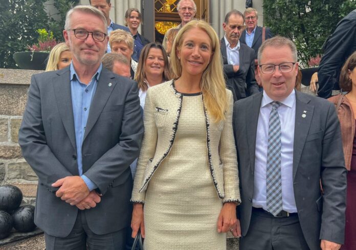 Nylig arrangerte Forsvarsbygg en dialogkonferanse i Oslo hvor 14 bransjeorganisasjoner deltok. MEF-sjefen Julie Brodtkorb la frem MEFs innspill til forsvarsminister Bjørn Arild Gram (t.h.) og Thorbjørn Thoresen