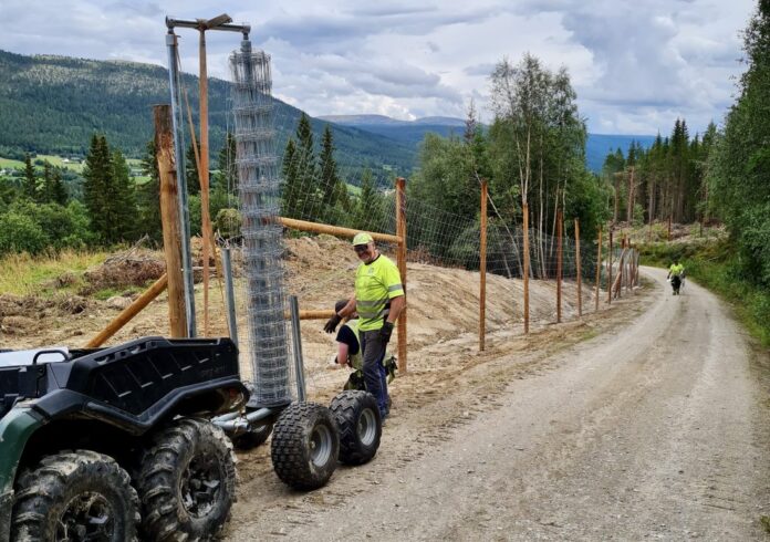 Det kan gå mot et integrert utdanningsprogram for gjerdemontører innenfor vei- og anleggsteknikkfaget. (Foto: HT Gjerde Norge)|Connie Jordbrekk