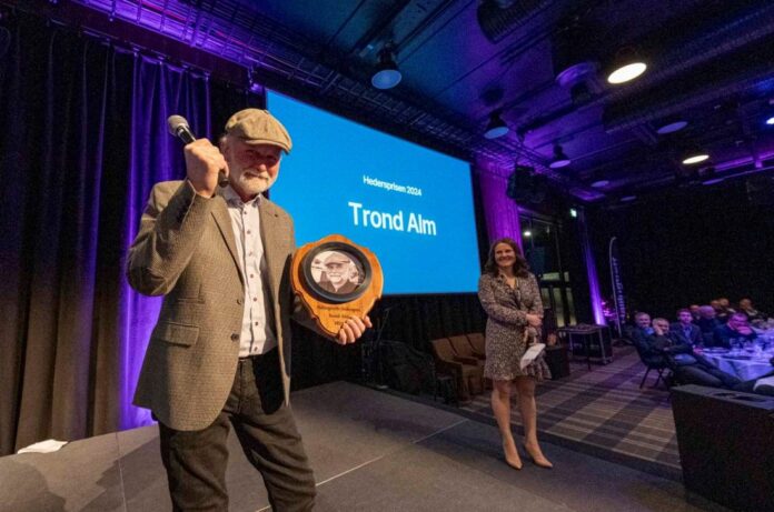 Trond Alm fikk Hallingtreffs hederspris for 2024. (Foto: Jørn Søderholm)