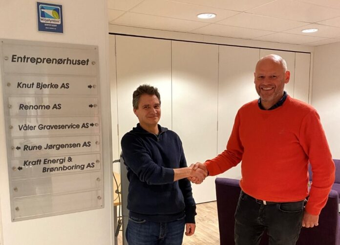 Påtroppende og avtroppende daglig leder hos Knut Bjerke AS: Øystein Stave Larsen (t.v.) og Iver Bjerke. (Foto: Knut Bjerke AS)