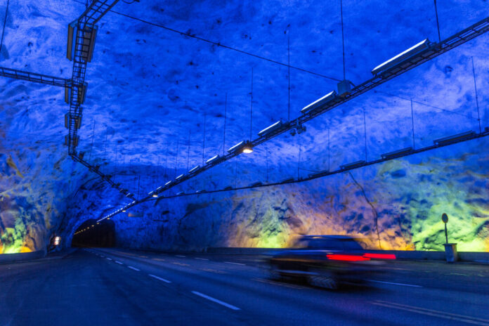 Arbeidet med å oppgradere verdens lengste tunnel