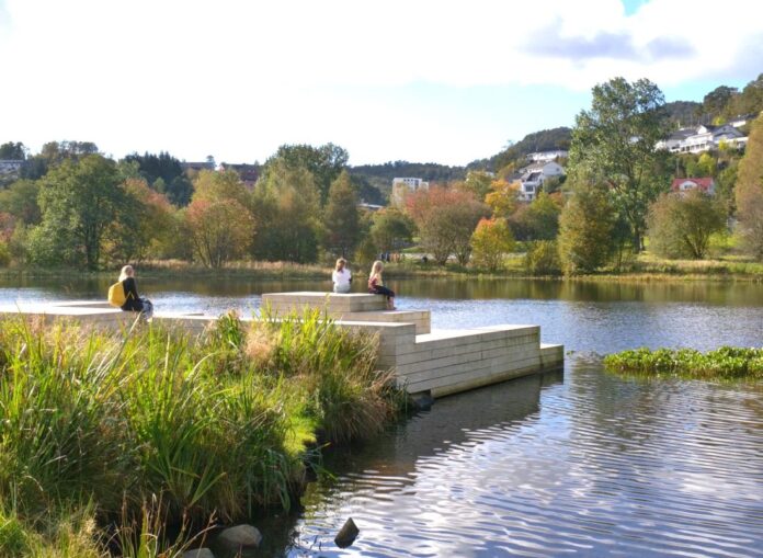 Lynghaugparken i Bergen er med til finalen i Landskapsarkitekturprisen 2023. (Foto Are Aasvang