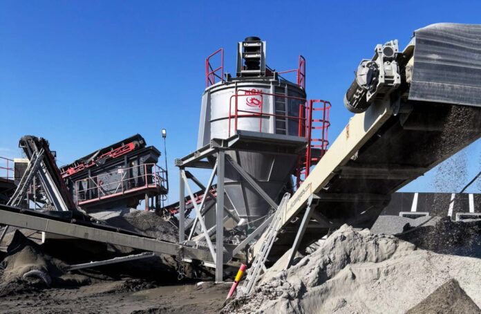 Mineralteknikk er forhandler i Norge for DF Air Classifying Systems' vindsikter. Maskinene bruker vind til å ta ut finstoffet i 0-2mm
