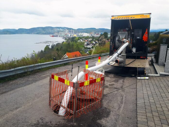 Med NoDig-metoder fornyes vann- og avløpsrør uten å grave. Her installeres strømpeforing i avløpsledning fra kum. (Foto: Olimb Rørfornying)|Salgs- og produktsjef Offentlig VA