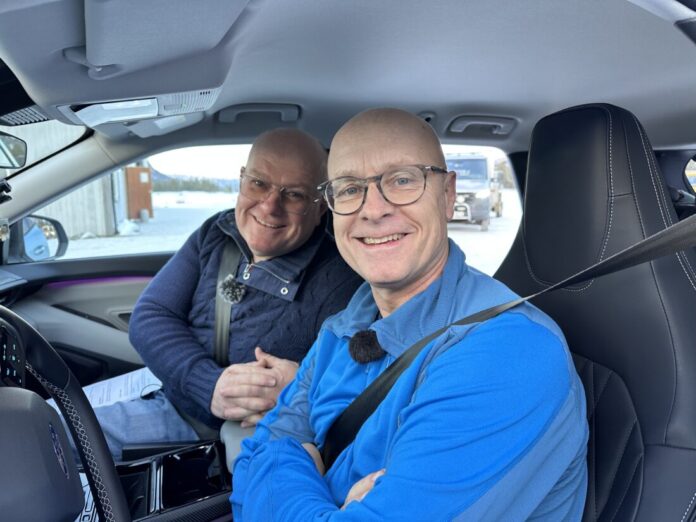 Autofil-gutta Jan Erik Larssen og Tommy Rustad er sammen igjen og fronter nå sammen med Elin Marie Sveen filmene som vil gå i sosiale media om vinterdrift og vinterkjøring. (Foto: Eli Ramstad/Statens vegvesen)|Jan Erik Larssen
