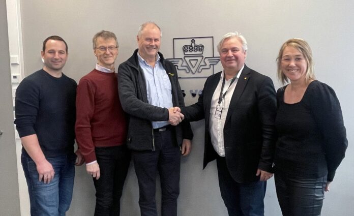 Pål Grinde (Vassbakk & Stol), Kjartan Hove (Statens vegvesen), Bjørn Lindstad (Vassbakk & Stol), Kjell Inge Davik (Statens vegvesen) og Beate Riisnæs (Statens vegvesen). (Foto: Statens vegvesen)