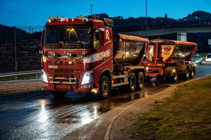 Statens vegvesen sender nå på høring forslag om å øke tillatt totalvekt for bestemte vogntog på enkelte veier. (Foto: Bård Asle Nordbø/Statens vegvesen)