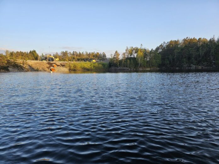 I Krogevannet i Agder er det påvist svært høye kloridkonsentrasjoner og oksygenmangel i bunnvannet. (Foto: Tobias Karlsson / Norconsult)