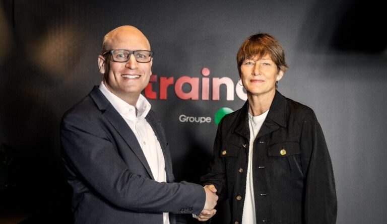 Country manger i Trainor, Lars Bratli og prosjektleder i Sentralregisteret, Cecilie Schjerven. (Foto: Trainor)