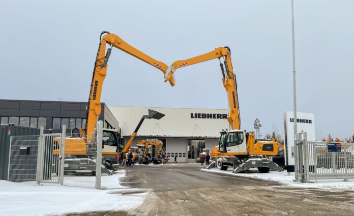 Liebherr Norge AS har flyttet inn i nye lokaler i Stange næringspark langs E6 sør for Hamar. (Foto: Njål Hagen)|Håkon Nyhaugen