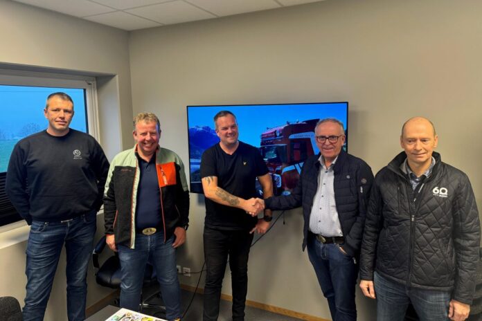 Fra signeringen (f.v.): Trond Jarle Breiland