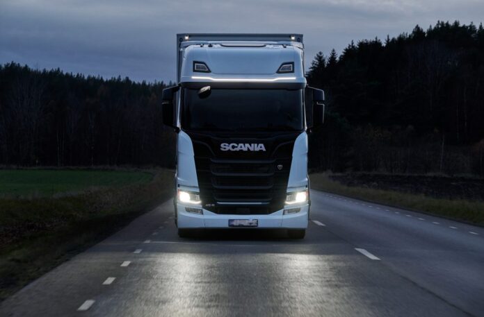 Det er tilsvarende denne Scania-lastebilen Stangeland har gått til innkjøp av. Bilene leveres våren 2024. (Foto: Scania)
