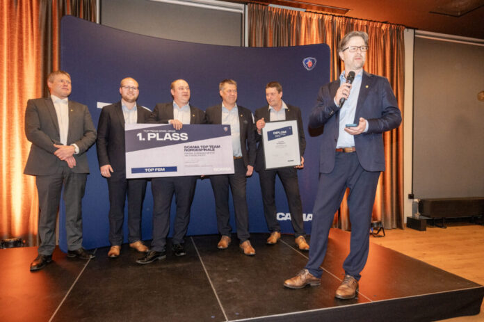 SEIER: Laget fra Scania Borgeskogen kunne slippe jubelen løs etter at tredje Top Team-seier på rad var sikret. Laget bestod av fra venstre: Jørn Stokland