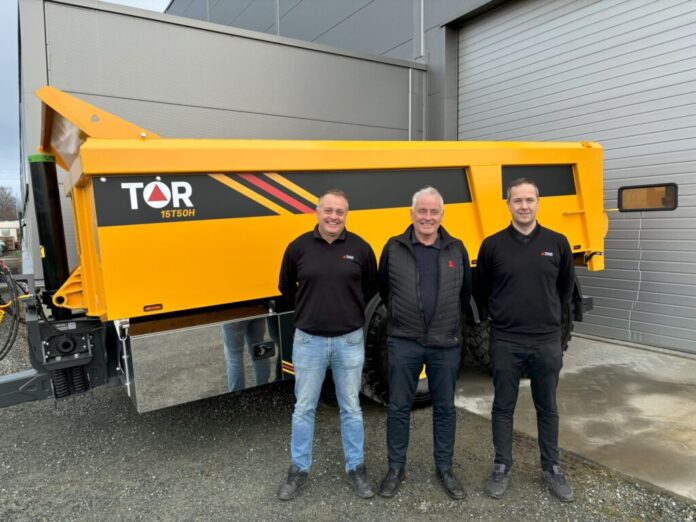 Akershus Traktor blir eneforhandler av TOR tilhengere fra Trailer Systems. Fra venstre. Ståle Rennemo