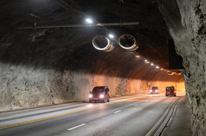 Statens vegvesen gjør ekstra undersøkelser av tunnelvifter i 77 tunneler. (Foto: Bård Asle Nordbø/Statens vegvesen)