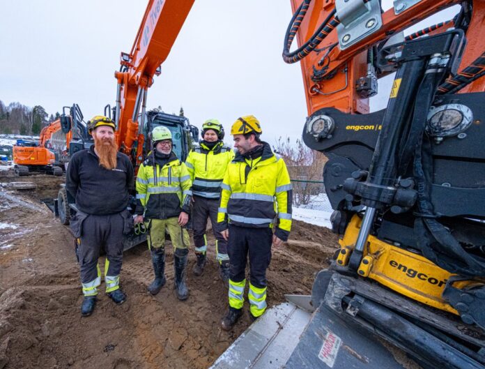 Gutta på prosjektet i Langemyrvegen. F.v. Magnus Helmer Hansen, Kai Roger Petersen, Aleksander Jensen og Einar André Kaupang