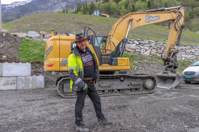 Leif Einar Lothe fikk ideen om å bygge campingplass med stavkirke for tre år siden. Nå er arbeidene i full gang