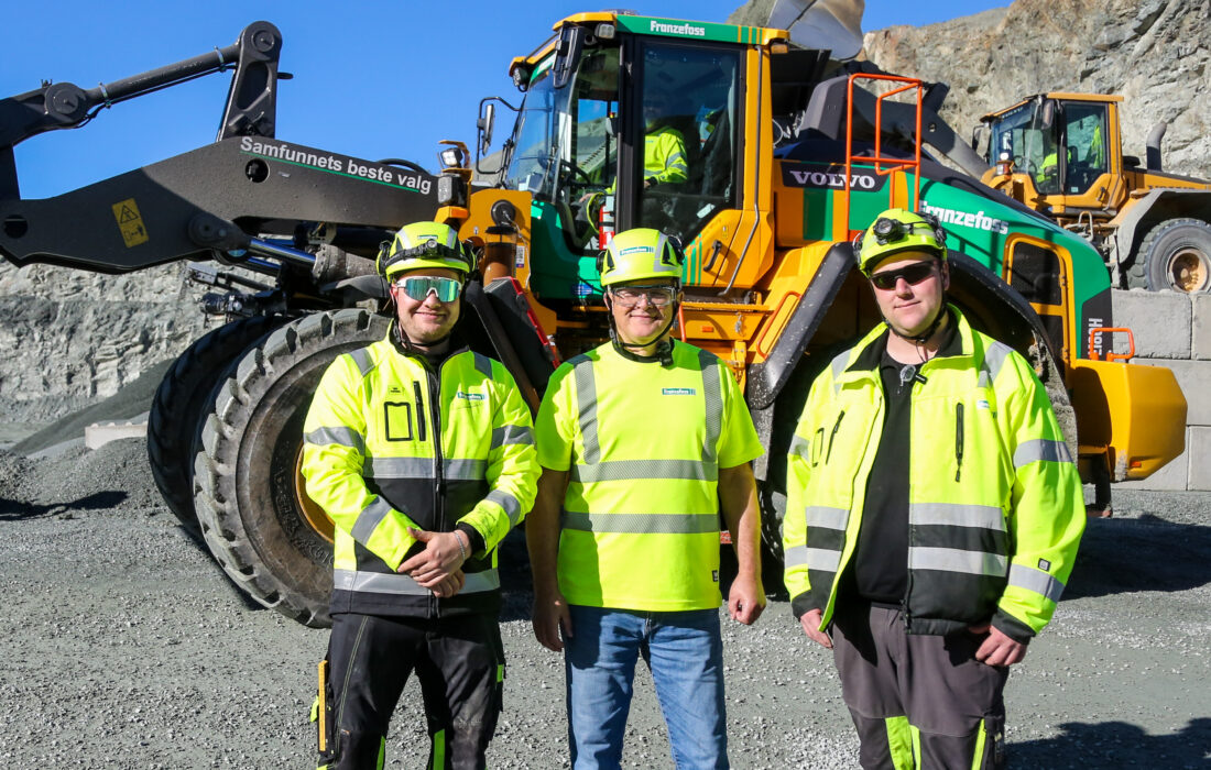 JOBBER FOR LÆRLINGENE: Fra venstre: Jonas Øverby (formann vedlikehold, avd. Vassfjell), Sturla Nyutstumo (anleggssjef Trøndelag) og Alf Martin Holte (formann drift, avd. Vassfjell).(Foto: Runar F. Daler)