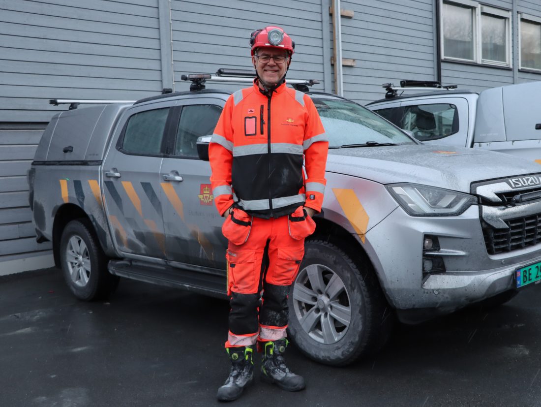 Byggeleder Fredrik Wølstad i Statens vegvesen viste oss rundt på prosjektet. (Foto: Njål Hagen)