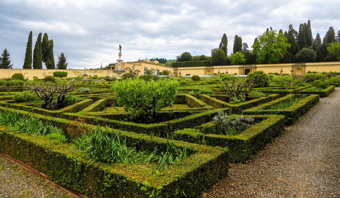 Italienerne er veldig stolte av parkene sine, forteller Ine. Og det er jo til å forstå når man ser denne parken, hvor Ine har vært nærmest fast utplassert under hele oppholdet i Firenze. (Foto: Runar F. Daler)
