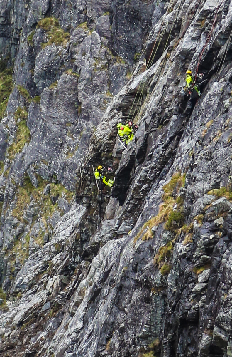 De kan ikke ha høydeskrekk fjellsikrerne, der de henger flere hundre meter over bakken.(Foto: Runar F. Daler)