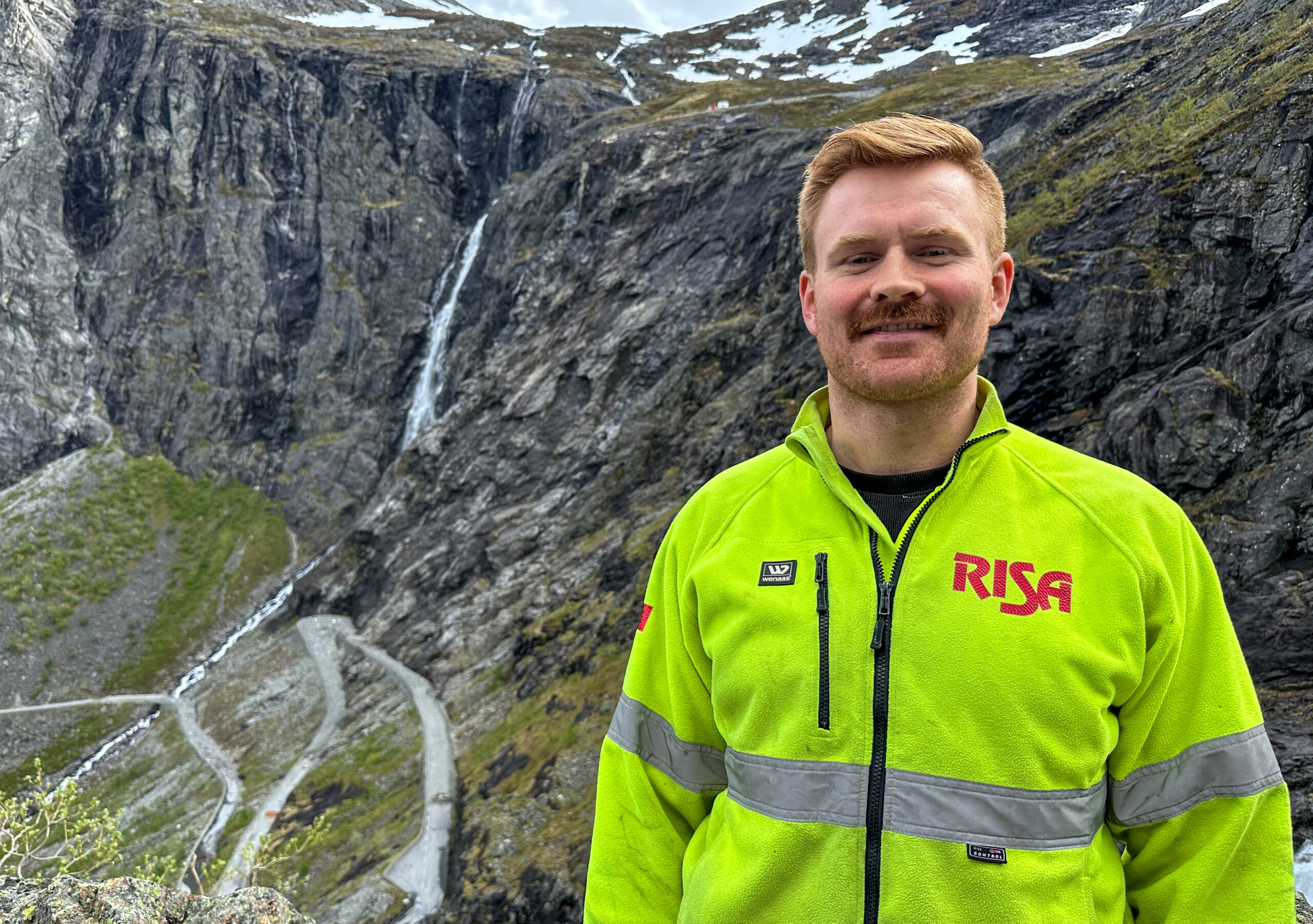 – Dette er vel kanskje den heftigste fjellsikringsjobben det er mulig å være med på her i landet, sier Risas prosjektleder Gøran Lode Ulriksen. Det har da også vært stor interesse for å få bli med på prosjektet. (Foto: Runar F. Daler)