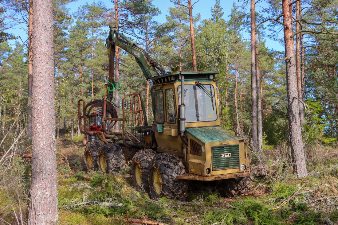 Lassbæreren ÖSA 250 med åtte hjul veier vel 10 tonn og har ca. 10 tonns nyttelast. (Foto: Njål Hagen)