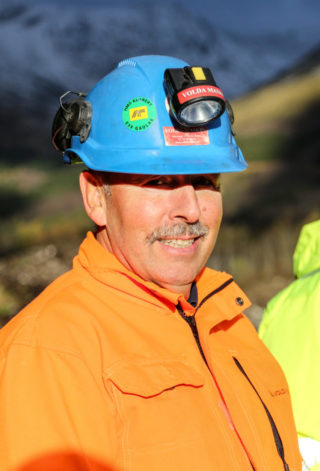 – Det bor noe bra i alle. Jeg synes det er viktig å gi alle en mulighet, selv om det kan se vanskelig ut i perioder, sier Jon Grebstad, daglig leder i Volda Maskin. (Foto: Runar F. Daler).