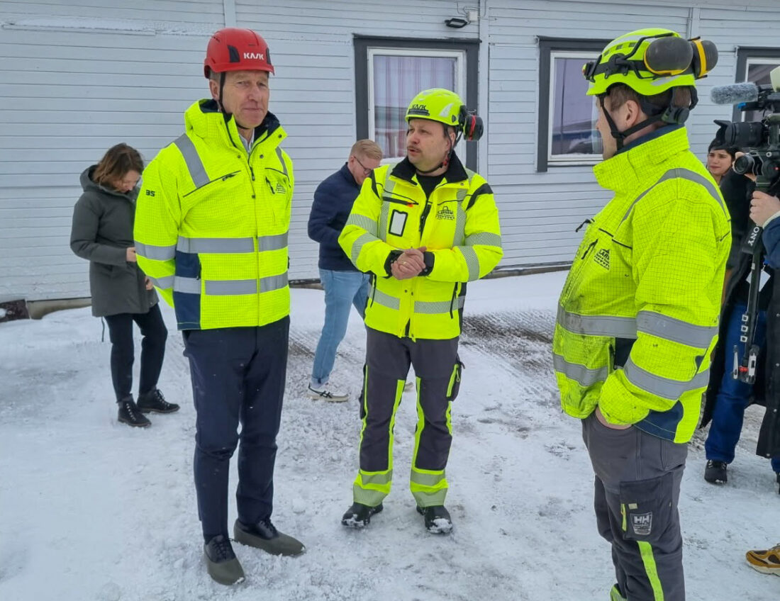 Svend Ingvar Hoel Larsen fikk tydelig forklart olje- og energiministeren de store påvirkningene en eventuell stans i arbeidene med Melkøya vil ha for store og små MEF-bedrifter både lokalt og i hele regionen. (Foto: Larsen Maskin & Transport)