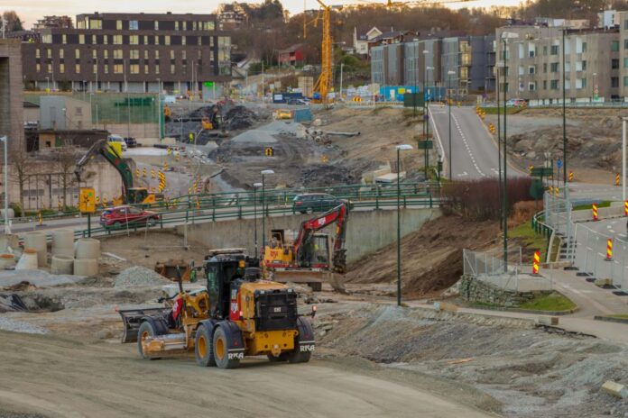 Anleggsmaskiner i arbeid på Bussvei-prosjektet||||