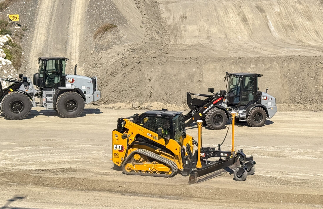 Modellserien av kompaktlastere er fornyet med blant annet 255/250 (belter og hjul), og 285 og 285 XE, som blir den største i serien. (Foto: Njål Hagen)