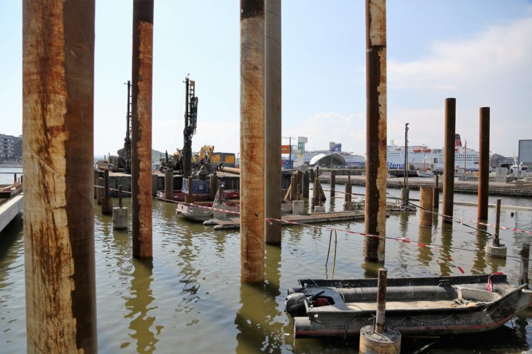 SOLID: Totalt 270 stålkjernepæler og 45 stålrørspæler må til for å sikre et stødig Munch-museum.til dette prosjektet. Én eneste ståkjernepæl med diameter på 200 mm tåler vekten av 600 personbiler. (Foto: Runar F. Daler).