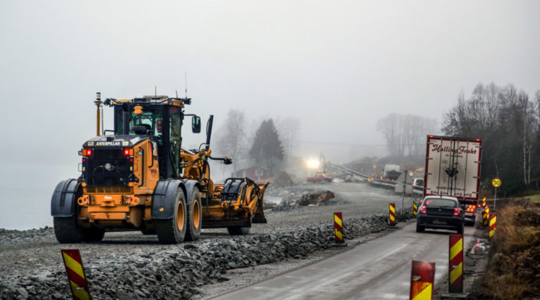 UTBEDRER: E-39-strekningen Havnen Anlegg nå er med og utbedre er svingete, uoversiktlig, smal og ulykkesbelastet. Nå blir det snart bedre. (Foto: Runar F. Daler).