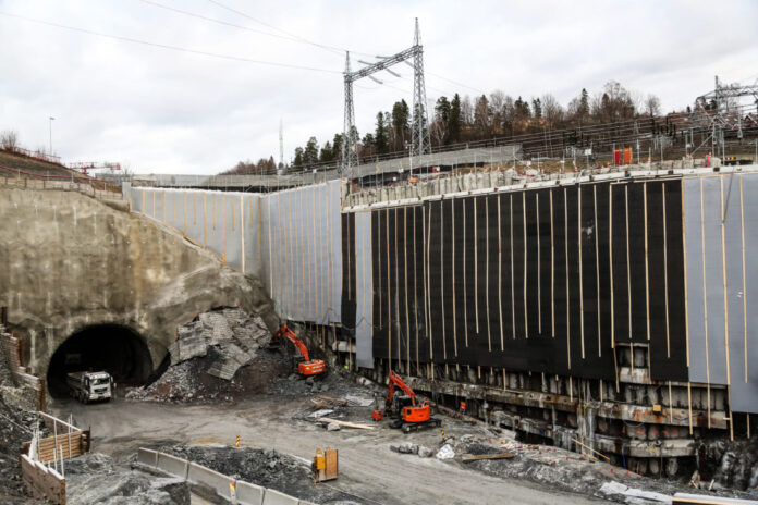 For å kunne grave ut en 30 meter dyp byggegrop i så bløte masser