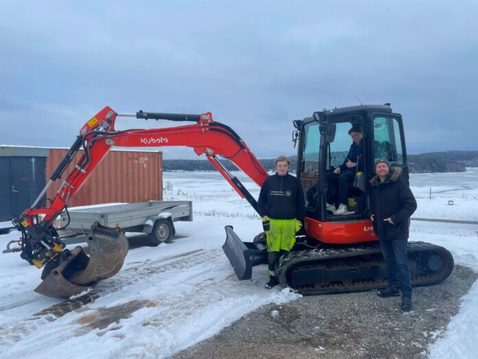 Kubota overlevert til Kalnes vgs.|||